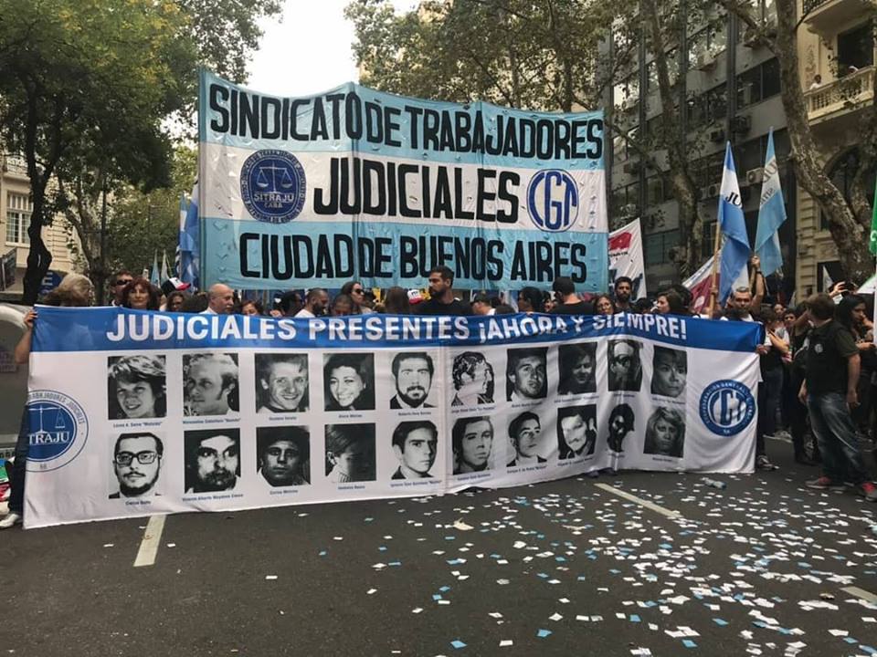 La Plaza llena también de trabajadores