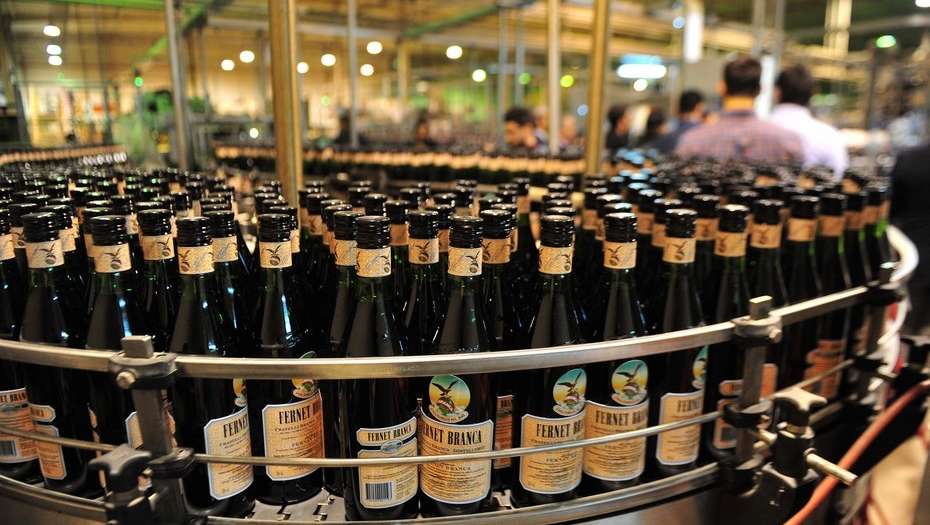 Alarma: por un conflicto gremial, peligra el abastecimiento de fernet