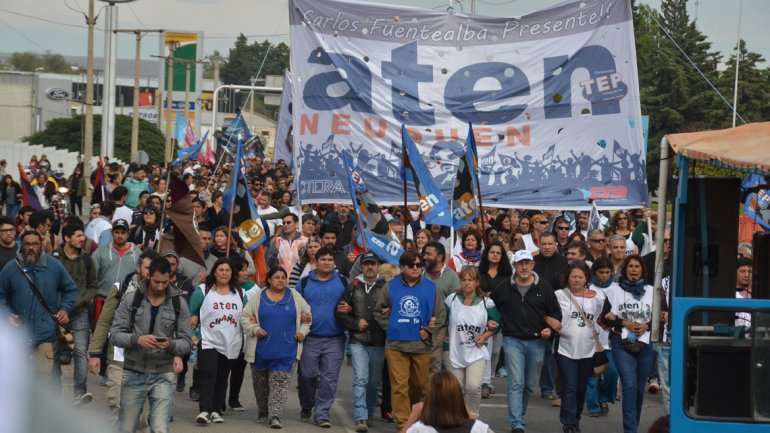 Sin convocatoria para discutir salarios, cinco días de paro de los docentes neuquinos