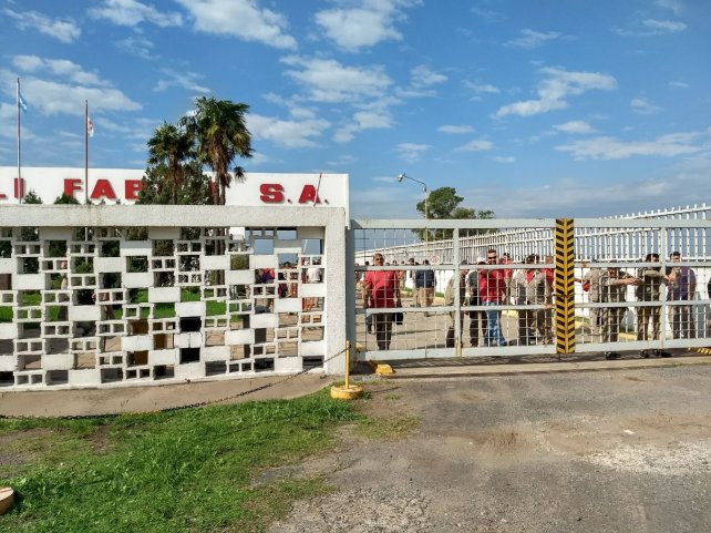 Por temor al vaciamiento, obreros ocuparon la fábrica de cosechadoras Vassalli