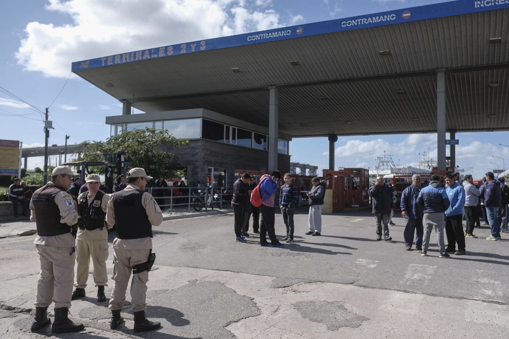 Bloquean el puerto de Mar del Plata por la muerte de un estibador