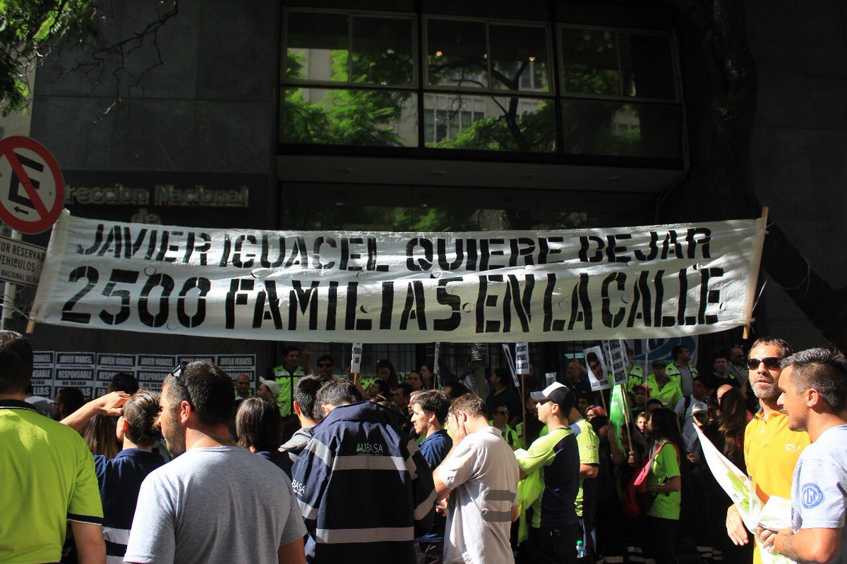 Contra la precarización laboral y los despidos, peajistas movilizaron a Vialidad Nacional