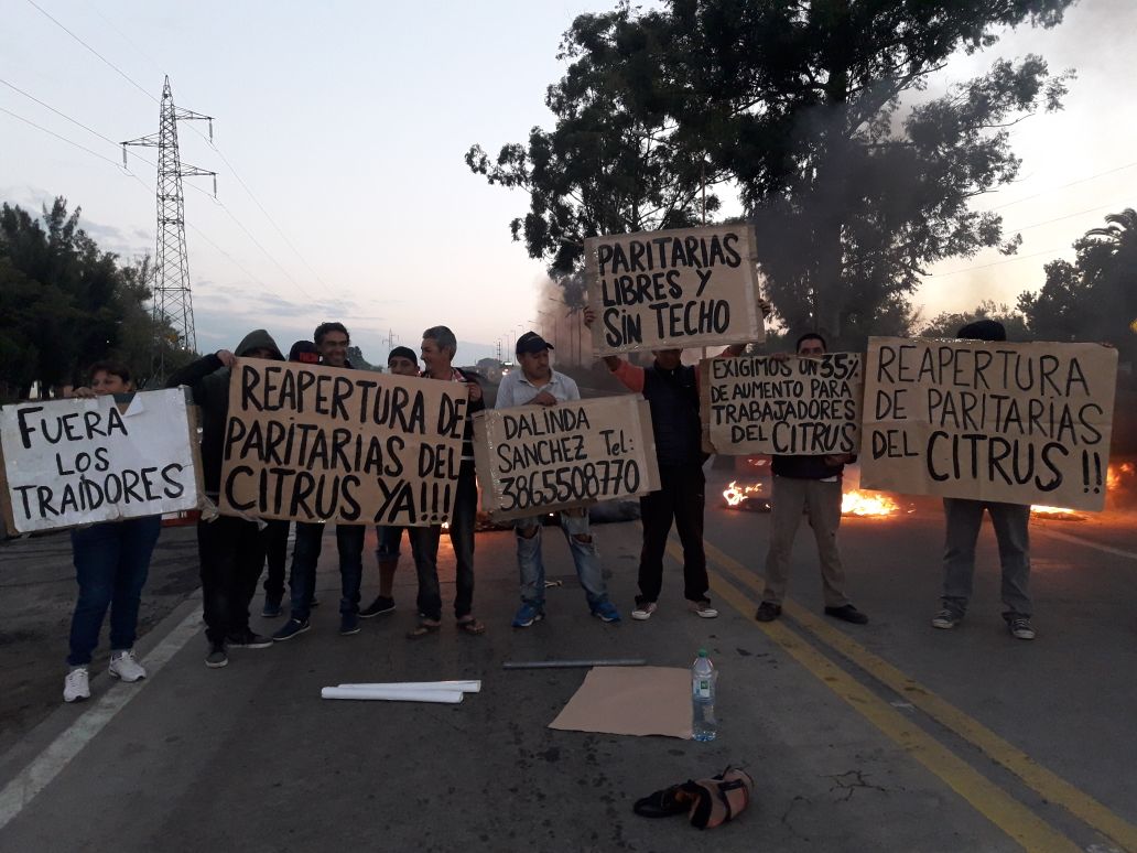 Uatre firmó la paritaria del Citrus en Buenos Aires y en Tucumán cortan rutas para repudiarlo