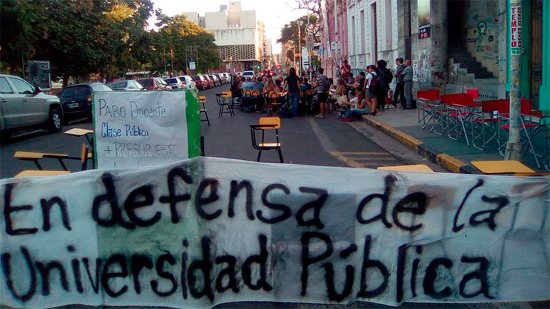 Unánime rechazo de los docentes universitarios a la oferta salarial de 15% en minucuotas