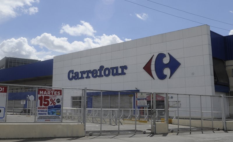 Carrefour: retiros voluntarios, ahorro en cargas sociales y un ajuste que recaerá en el interior