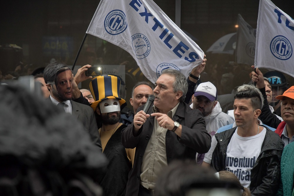 La CGT marchó contra el tarifazo y Schmid disparó: «¡Nos están agarrando de boludos!»