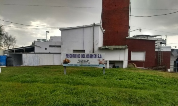 Cierra el frigorífico del Carmen y deja 30 personas en la calle