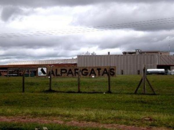 Alpargatas suspende 470 empleados en Corrientes por la caída en las ventas