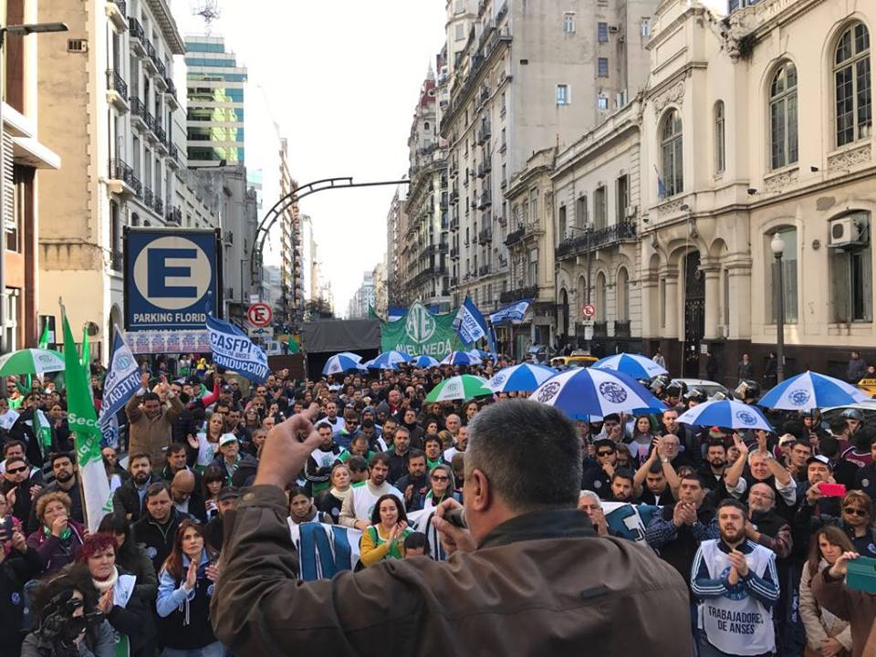 Trabajadores de ANSES presentaron “Un Millón de Firmas” contra la Reforma Previsional