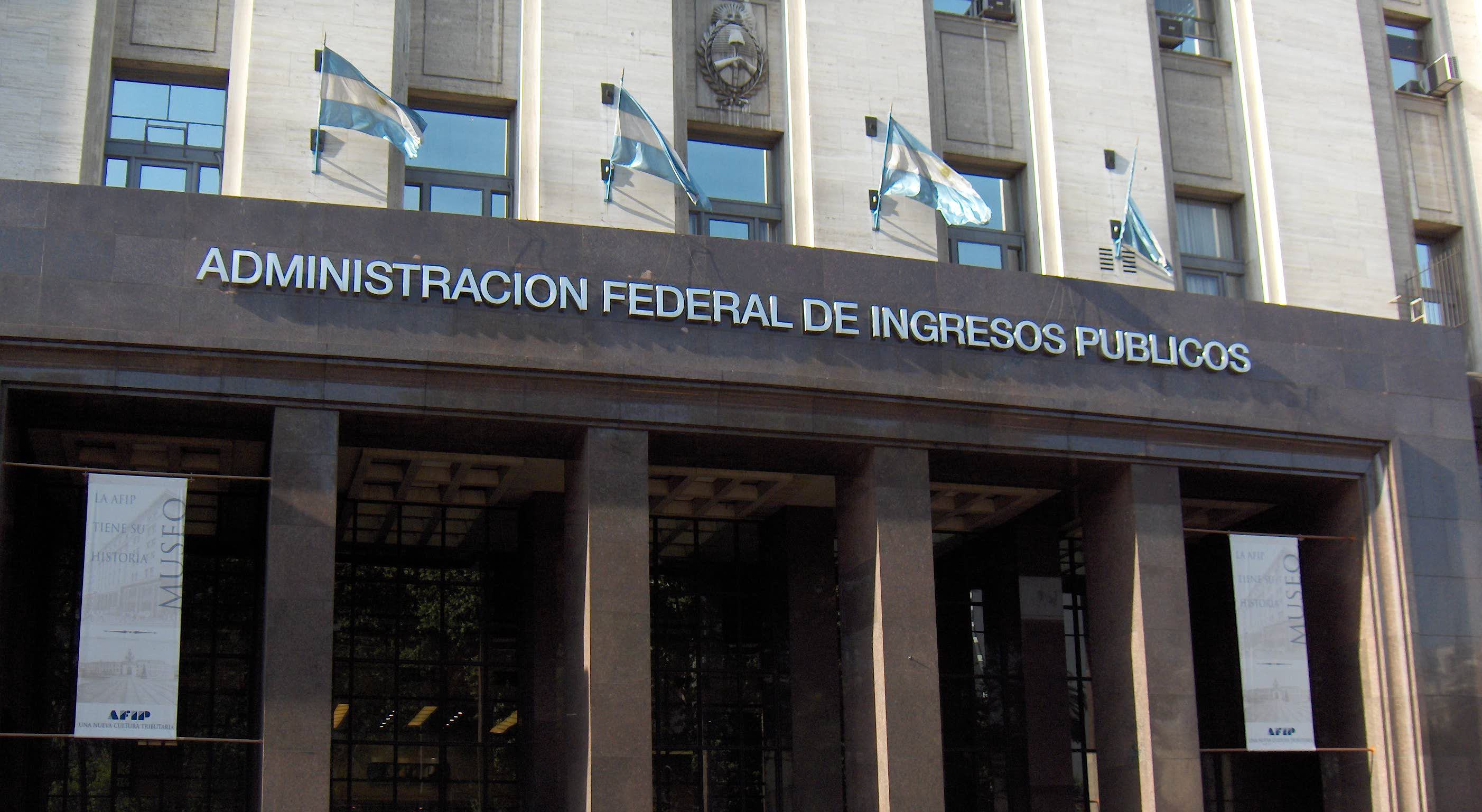 Cambiemos pasó de la promesa de la eliminación de Ganancias a salir a «cazar» a quienes tienen dos empleos
