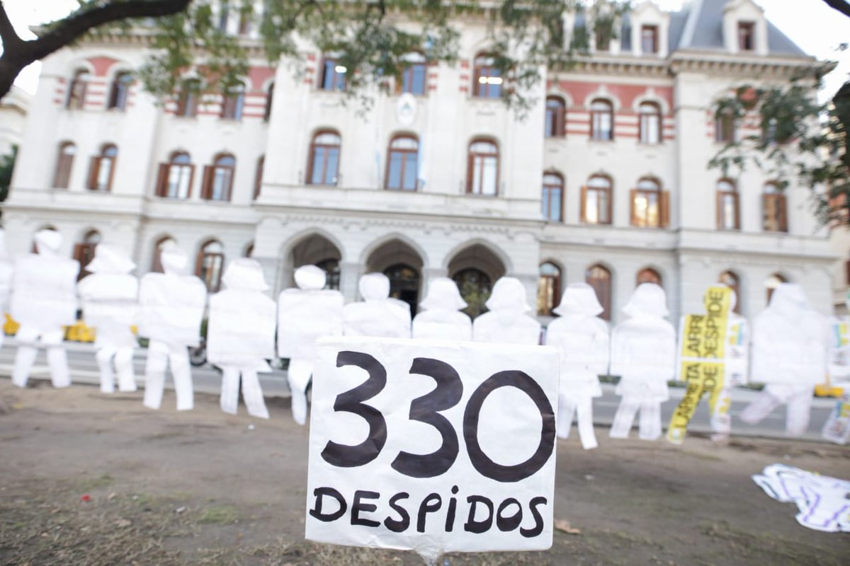 «Siluetazo» para denunciar los 330 despidos en Agroindustria