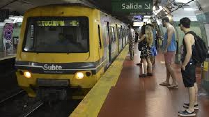 Metrovías apuesta al conflicto: despide tres empleados y suspende a otros 171