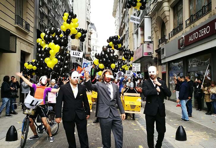 Schmid llamó a «preparar el terreno» para convocar a un paro contra el tarifazo