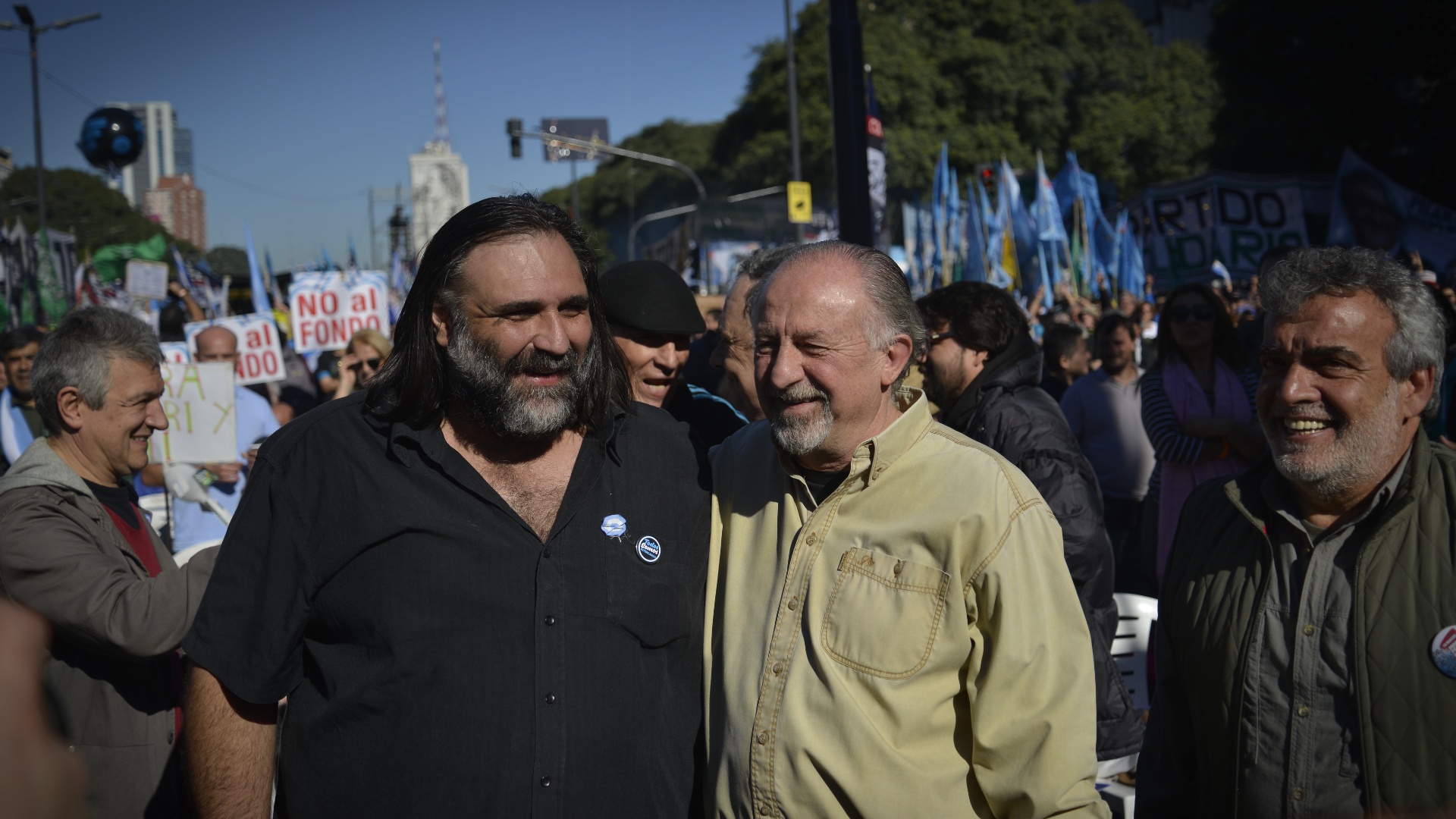 «Deberíamos pedir 25% de aumento salarial más cláusula gatillo»