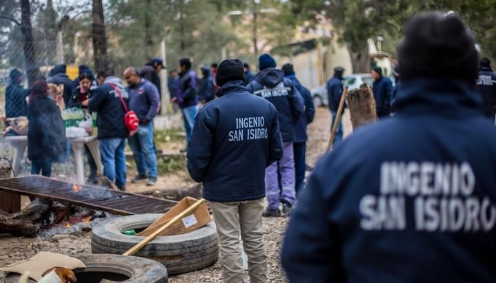 Criminalizan el conflicto por despidos en el Ingenio San Isidro e imputan a 75 trabajadores