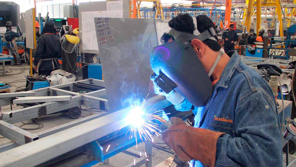 Volvió a caer la industria en mayo y destruyó más de 3.700 empleos