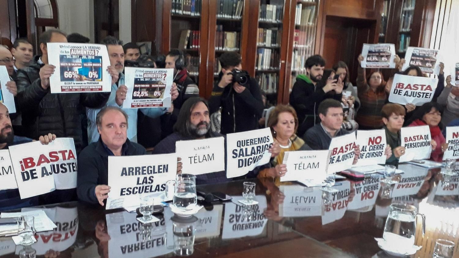 Docentes le piden a Vidal una nueva propuesta salarial que evite el paro