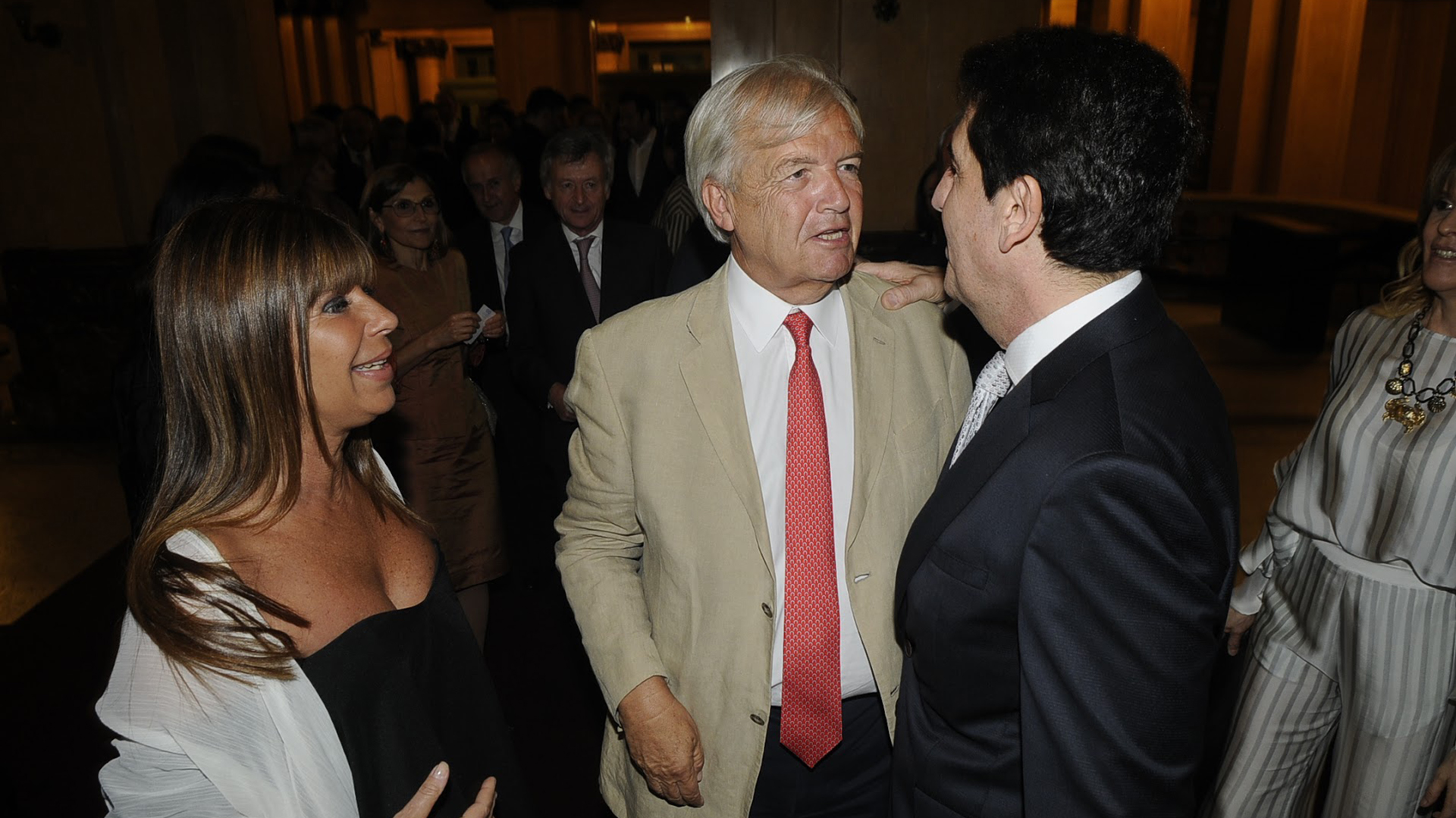 Empresarios reconocen: «Hay que renegociar salarios»
