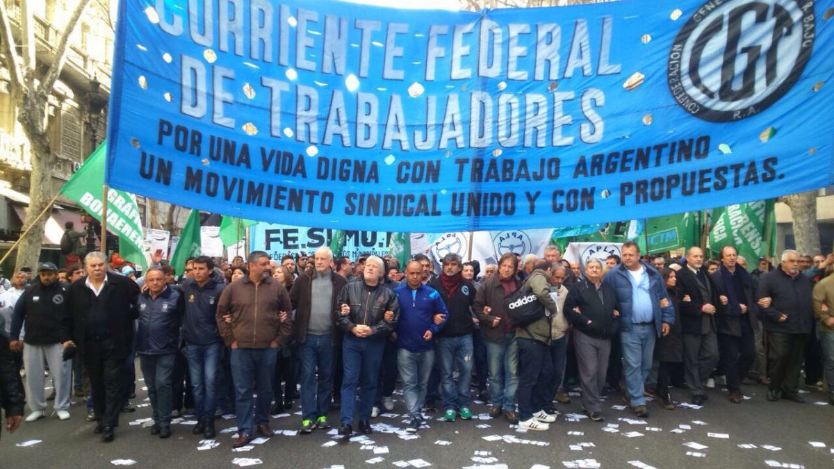 Presionar desde la calle y desde el interior, la alternativa de La Corriente Federal si el triunvirato no se va