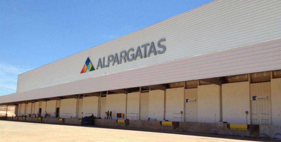 Alpargatas pone plantas a la venta y, en caso no tener comprador, las cierra