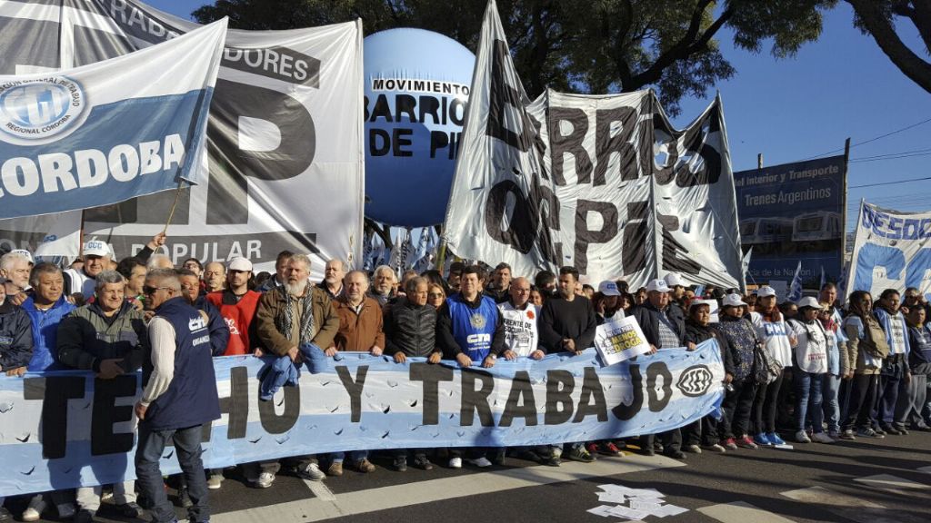 Con apoyo gremial, las organizaciones sociales marchan por «Pan, Techo y Trabajo»