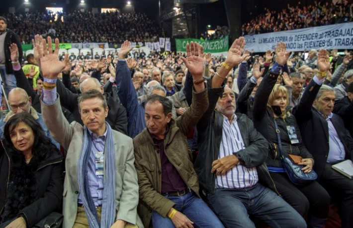 En medio de la batalla con Moyano, la CGT debate la realización de un paro general