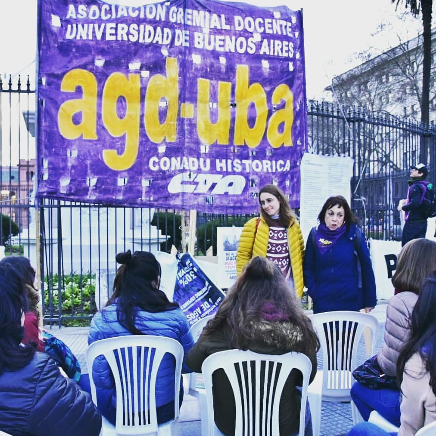 «El paro le está doliendo» y «macartista», la respuesta de los docentes universitarios a Finocchiaro