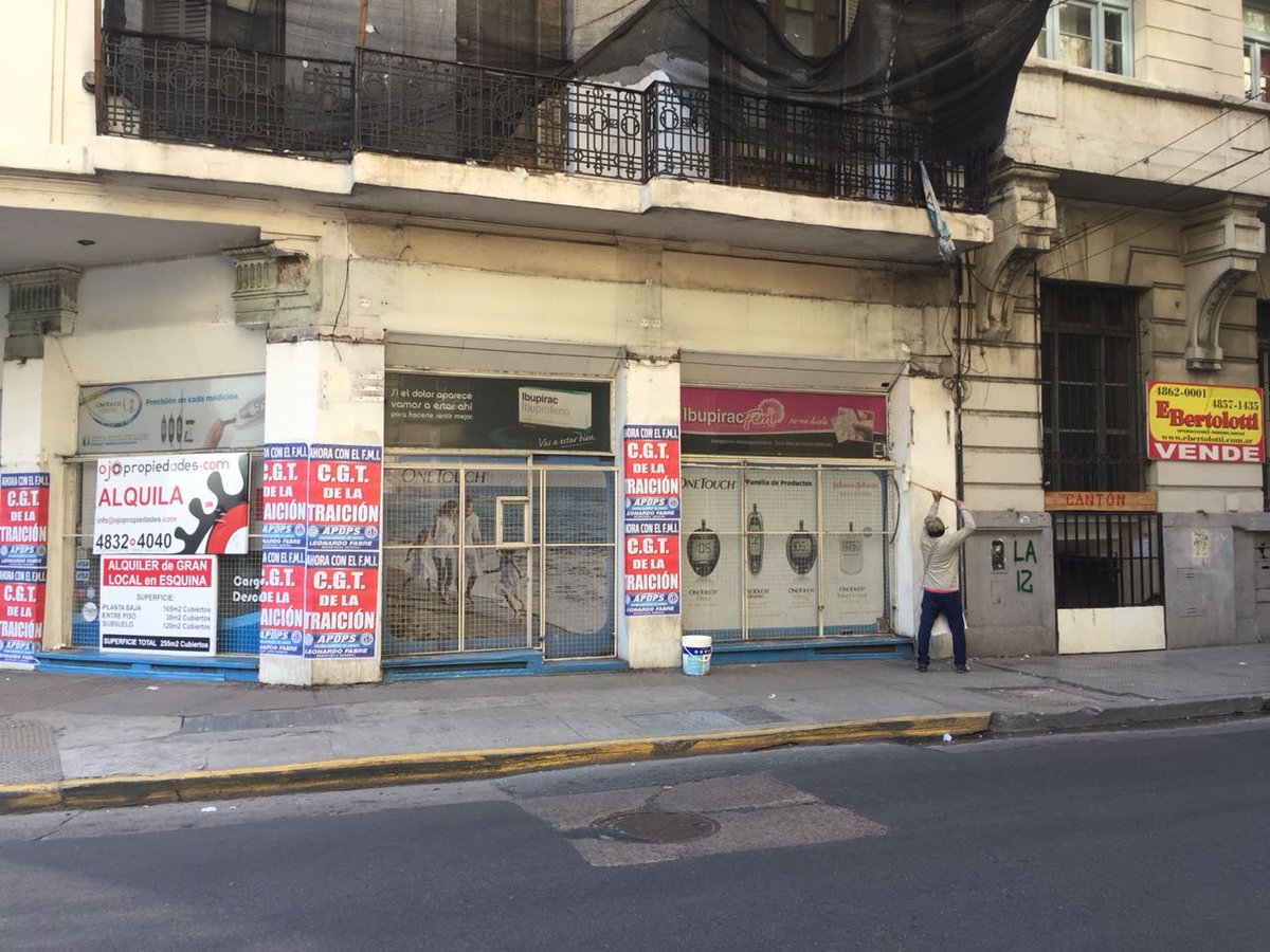 Fabré mandó a poner carteles en la puerta del plenario de CGT y enfureció a la conducción