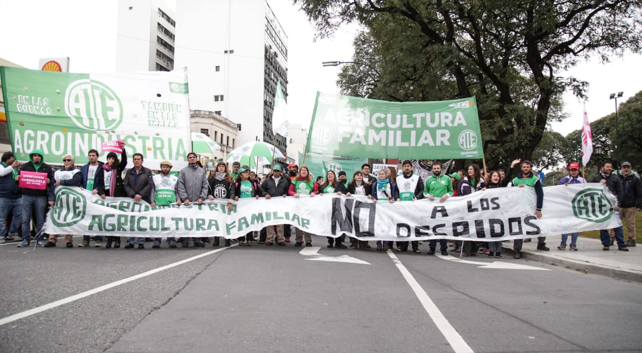 Masiva movilización contra los cientos de despidos en Agroindustria