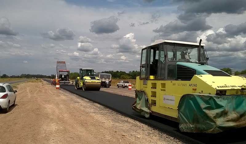 A pesar de la promesa de que no se detendrá la obra pública, despiden 150 empleados de la obra de la Autovía 33