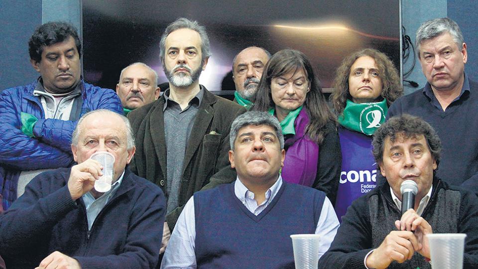 Ya afuera de la CGT, Moyano lanza un paro de 36 horas coordinado con las CTA