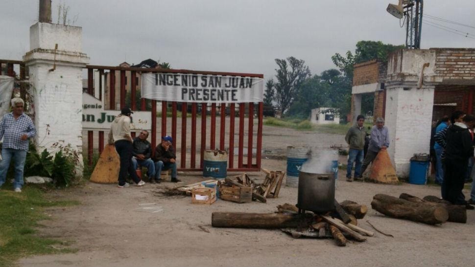 Ocupan el Ingenio San Juan y los trabajadores esperan ayuda del Gobierno tucumano
