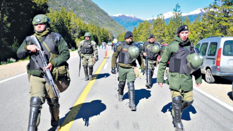 Otra de la Gendarmería en Chubut: apretó trabajadores para que levantaran una huelga