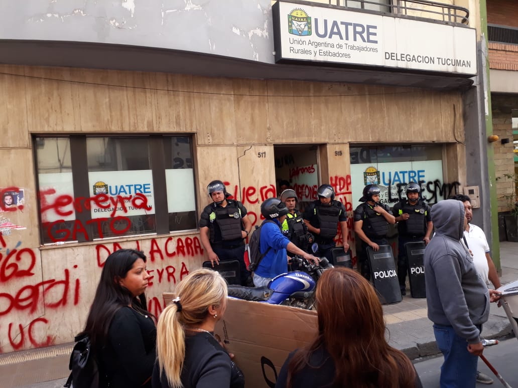 Escracharon a los interventores de Ramón Ayala en Tucumán