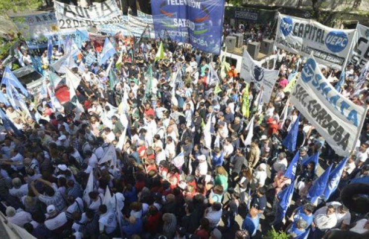 Moviliza la CGT Córdoba y denuncia que en los últimos meses sólo en construcción y calzado hubo “más de mil” despidos