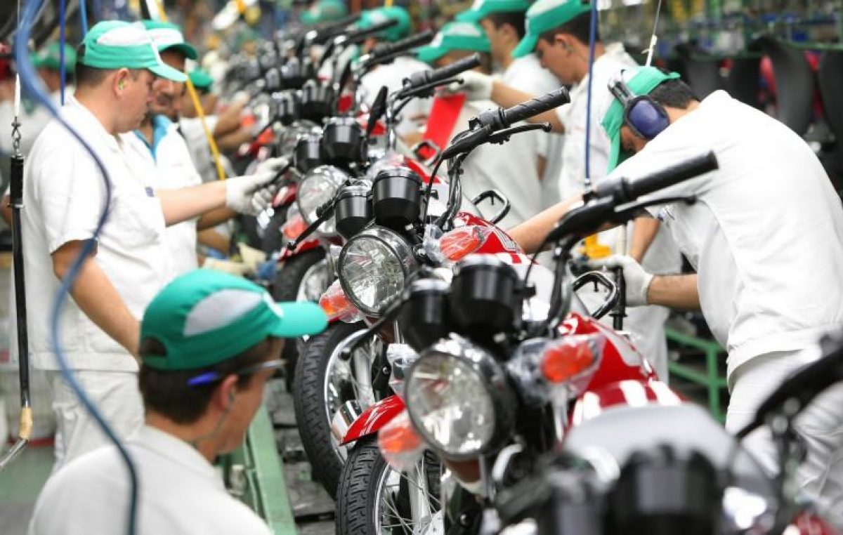 Zanella trabaja sólo dos días por semana y hay temor por los puestos de trabajo