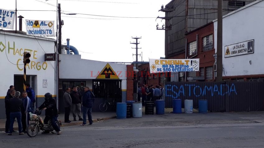 Luego del anuncio de cierre, ocuparon la Metalúrgica Tandil