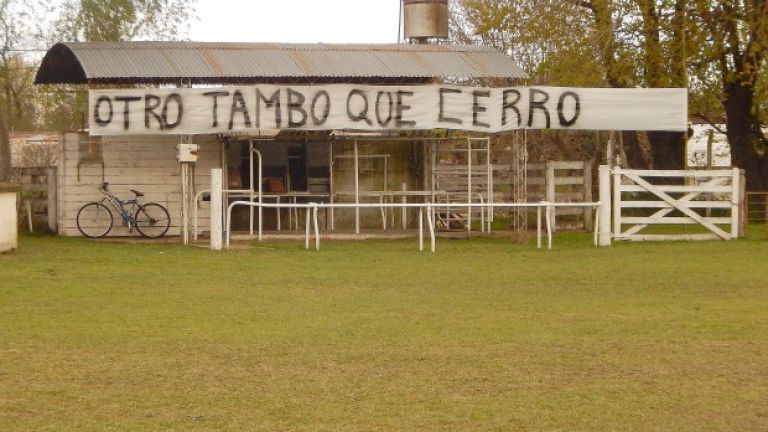 Crisis lechera: cierra un tambo por día