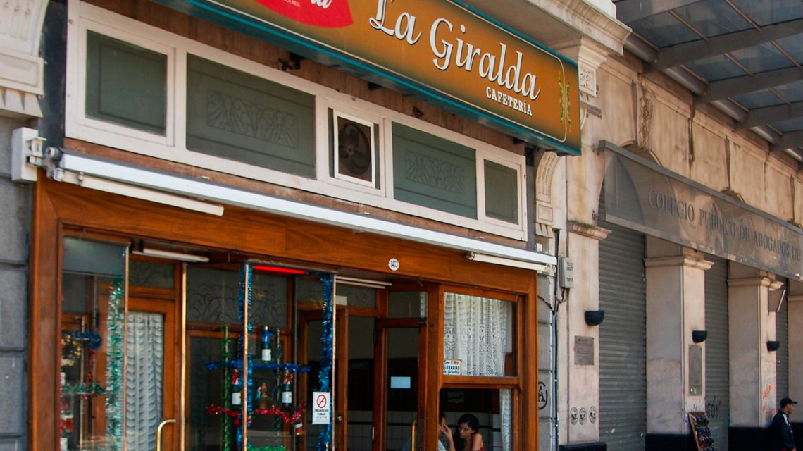 La caída de consumo arrastra otro emblema porteño: baja la persiana La Giralda