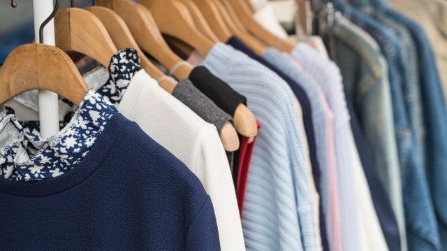 Textiles en alerta: el consumo de ropa en canales minoristas cayó 21% respecto de 2015