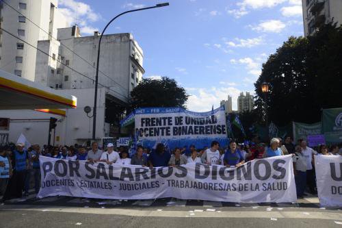 Vidal sigue sin convocarlos y los docentes vuelven al paro