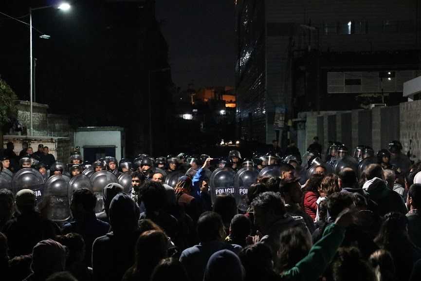 Desalojo y represión a los despedidos de SIAM que acampaban frente a la planta