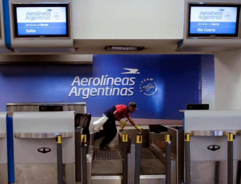 Por el incumplimiento salarial y las suspensiones masivas, el lunes habrá paro total en Aerolíneas Argentinas