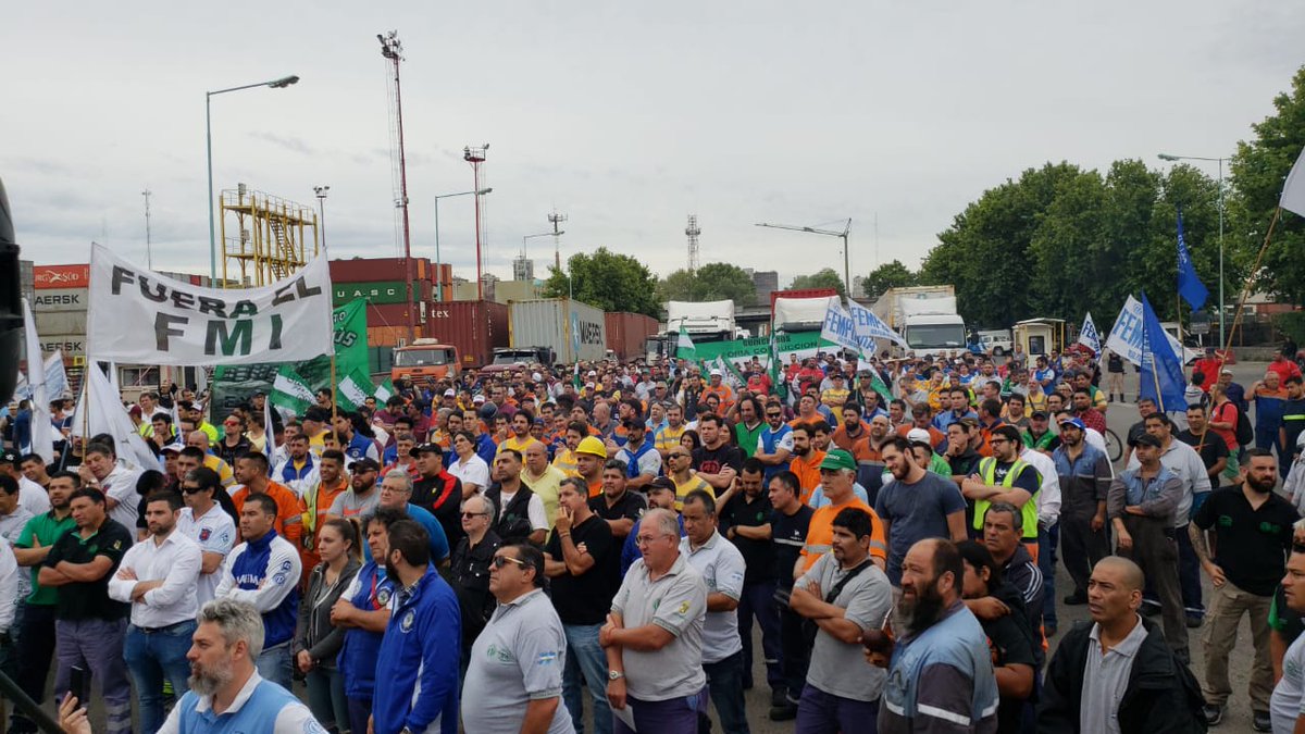 En una muestra de unidad y poder, las asambleas paralizaron virtulamente el transporte