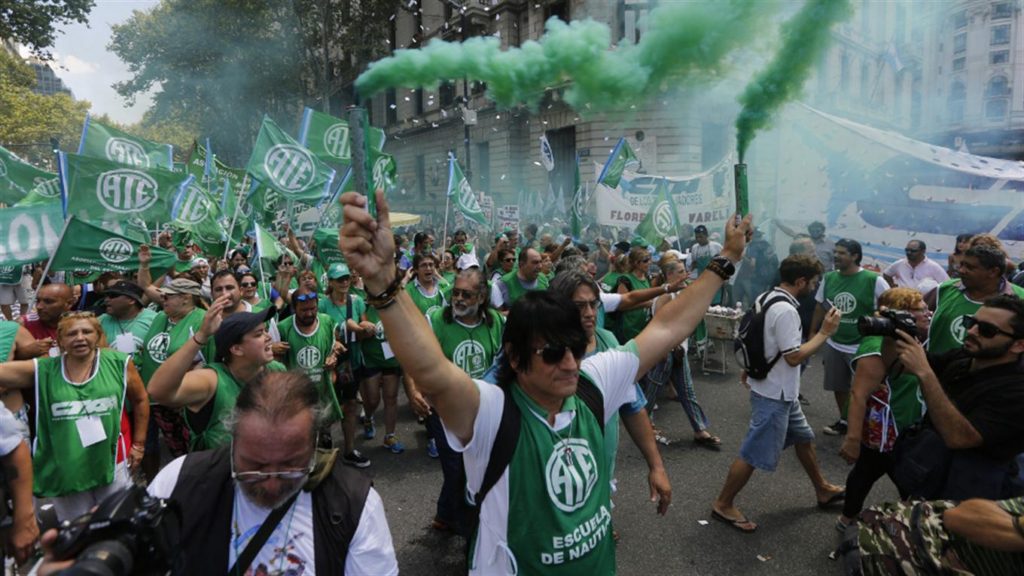 Gremios y organizaciones sociales protestarán desde el lunes contra el presupuesto de Vidal