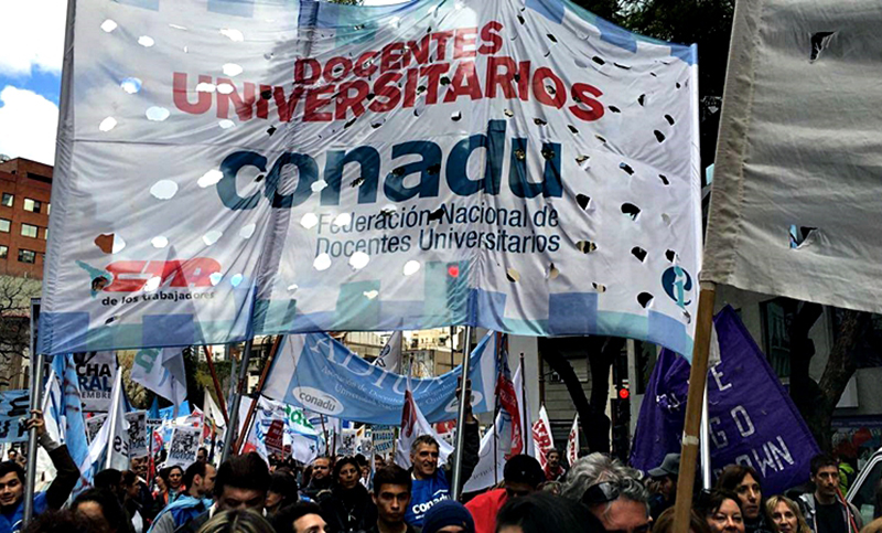 Docentes universitarios se reúnen con nuevas medidas de fuerza en agenda por la disparada inflacionaria