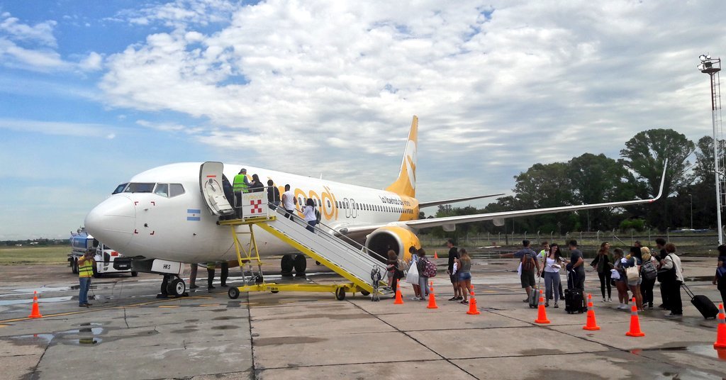 Flybondi despide a empleados que se afilian y hoy marchan para repudiarlo