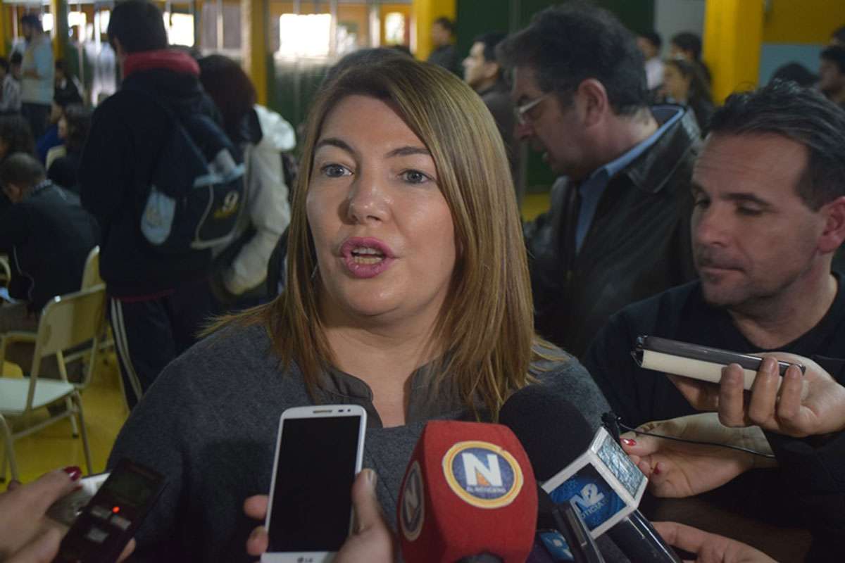 Tierra del Fuego pagará un bono de 10.000 pesos a estatales y jubilados