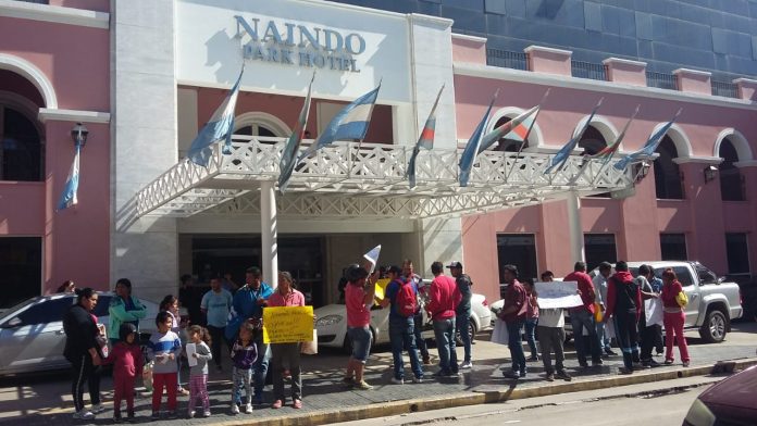Escracharon a dos empresarios que despidieron peones rurales sin indemnizarlos