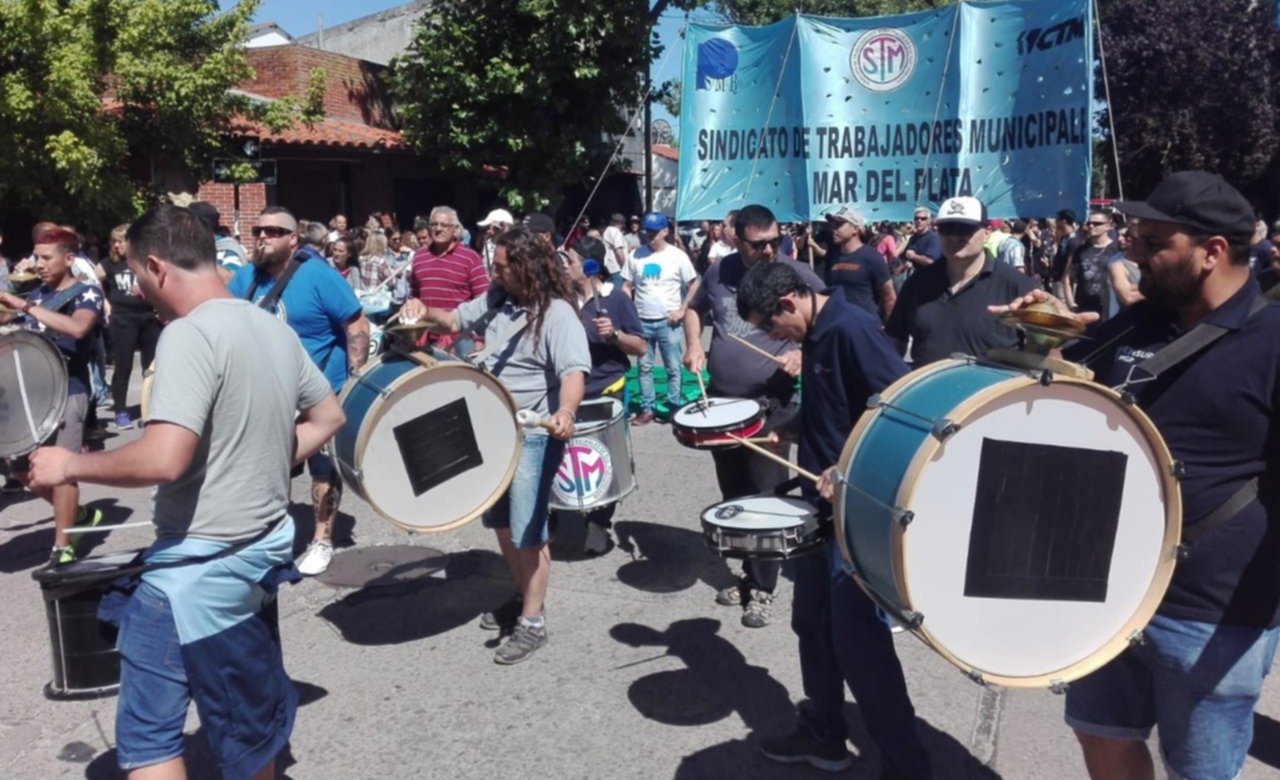 Los municipales paralizan las actividades en Mar del Plata y amagan con boicotear la temporada